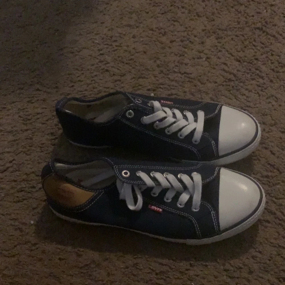 Converse - Picture 3 of 4